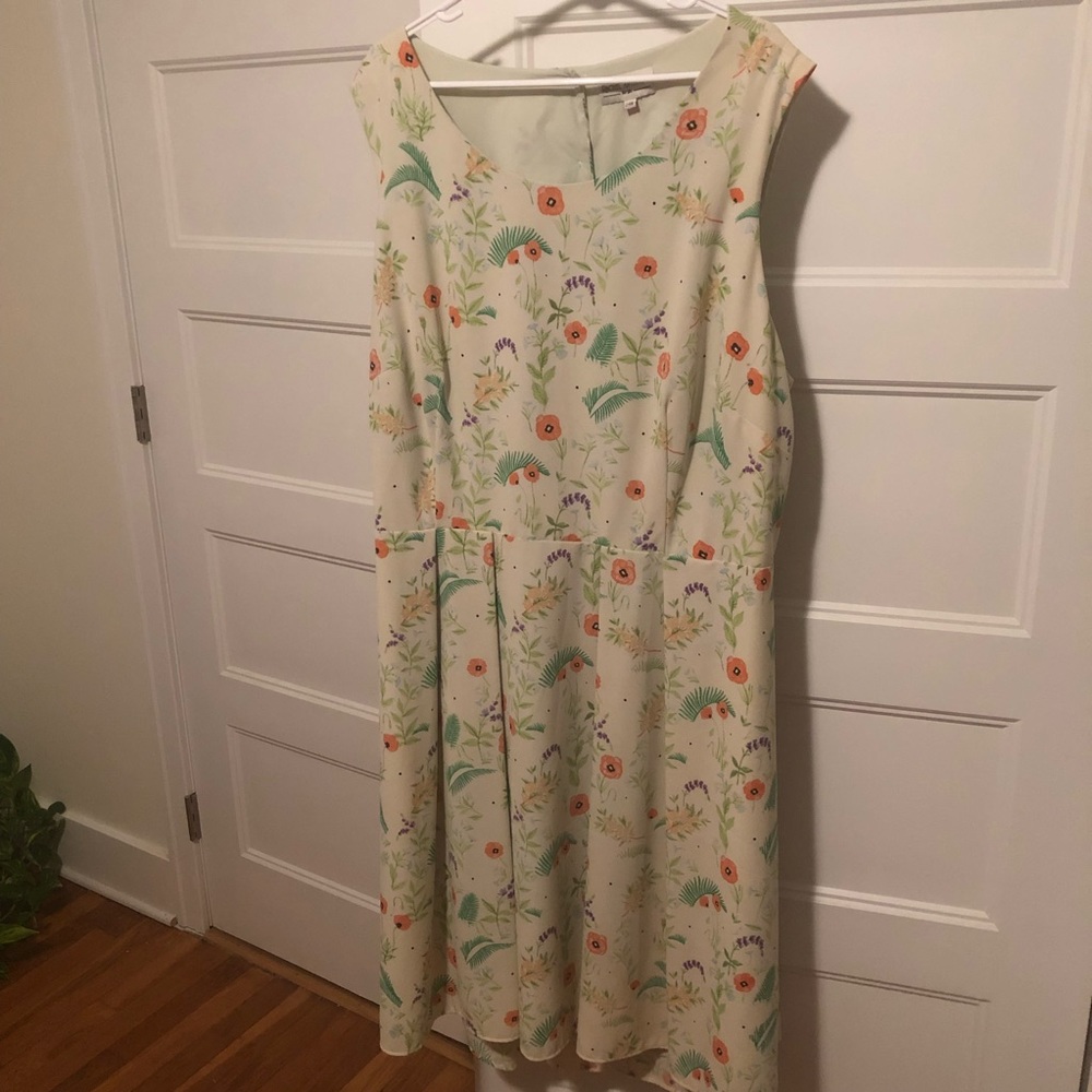 Spring dress with sexy cutout